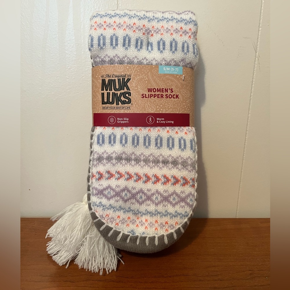 Muk Luks Women’s Slipper Socks Sz S/M 5-7 NEW White Pastel Aztec Pattern Tassels